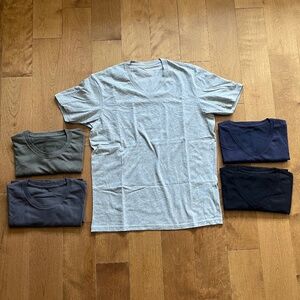 UNIQLO - Set of 5 neutral t-shirts (L) *NEW